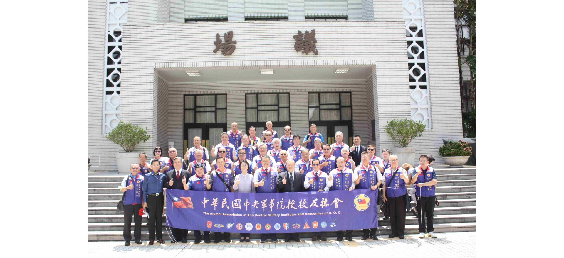 拜會民住殿堂爭取腿五軍人權益